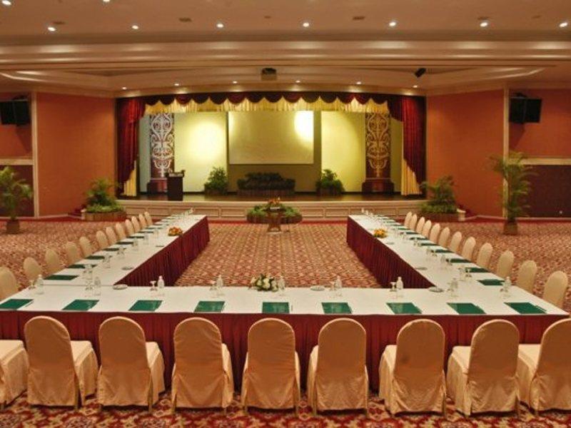Damai Puri Resort & Spa Kuching Exterior foto The Royal Thai Conference Centre
