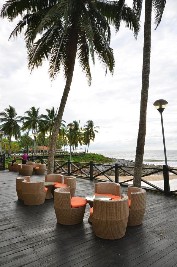 Damai Puri Resort & Spa Kuching Exterior foto The beach at the Mövenpick Hotel, Labadi, Accra