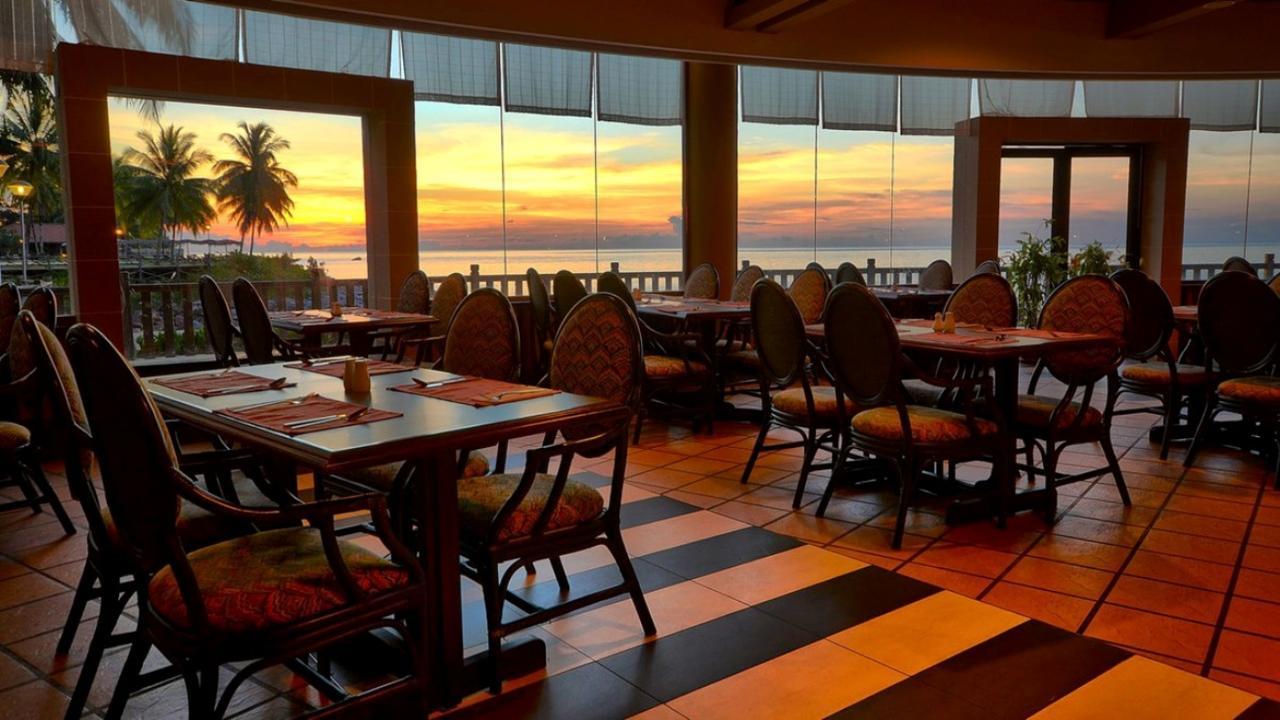 Damai Puri Resort & Spa Kuching Exterior foto Sunset at the restaurant