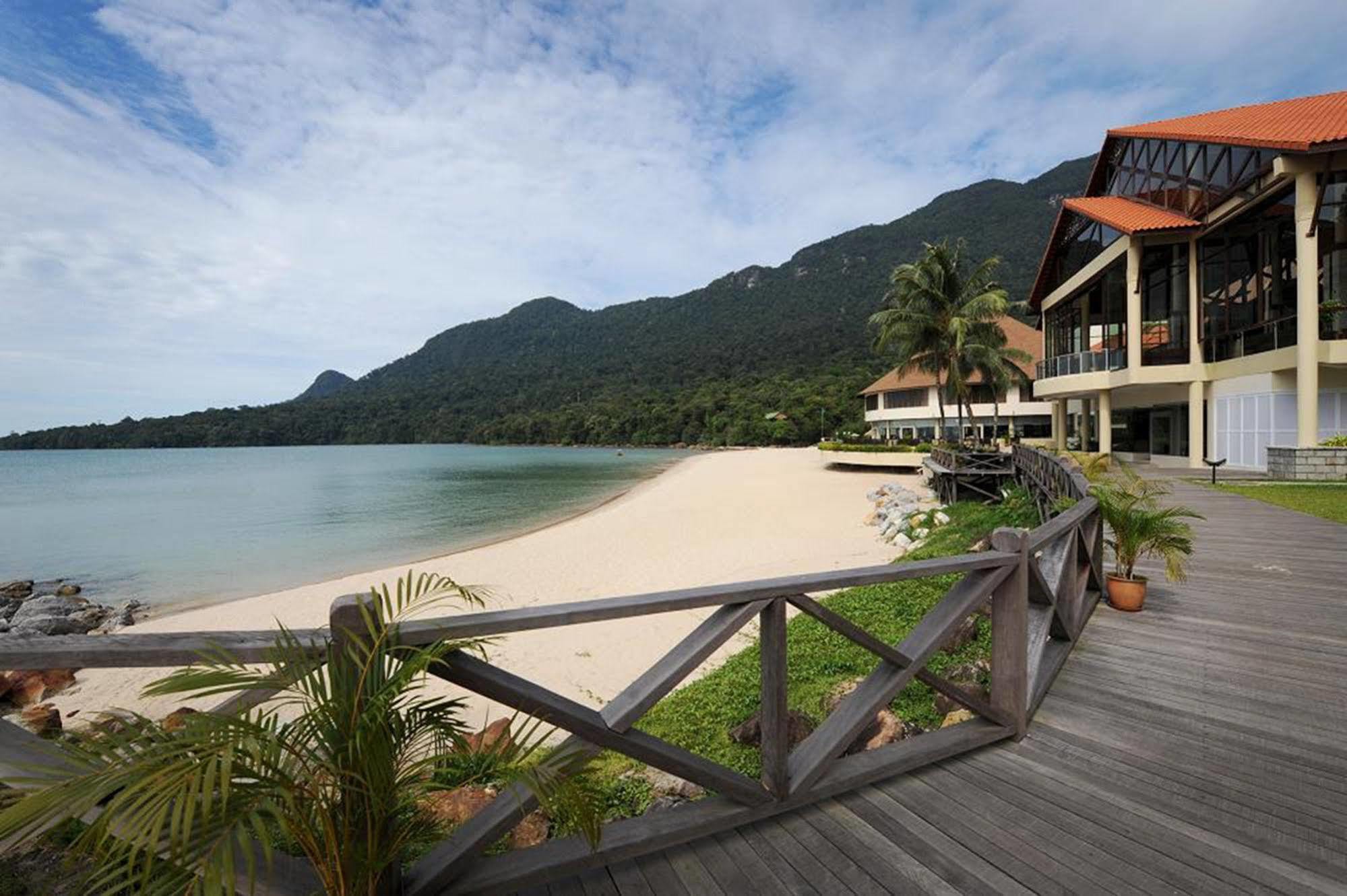 Damai Puri Resort & Spa Kuching Exterior foto The beach at Pangkor Laut Resort