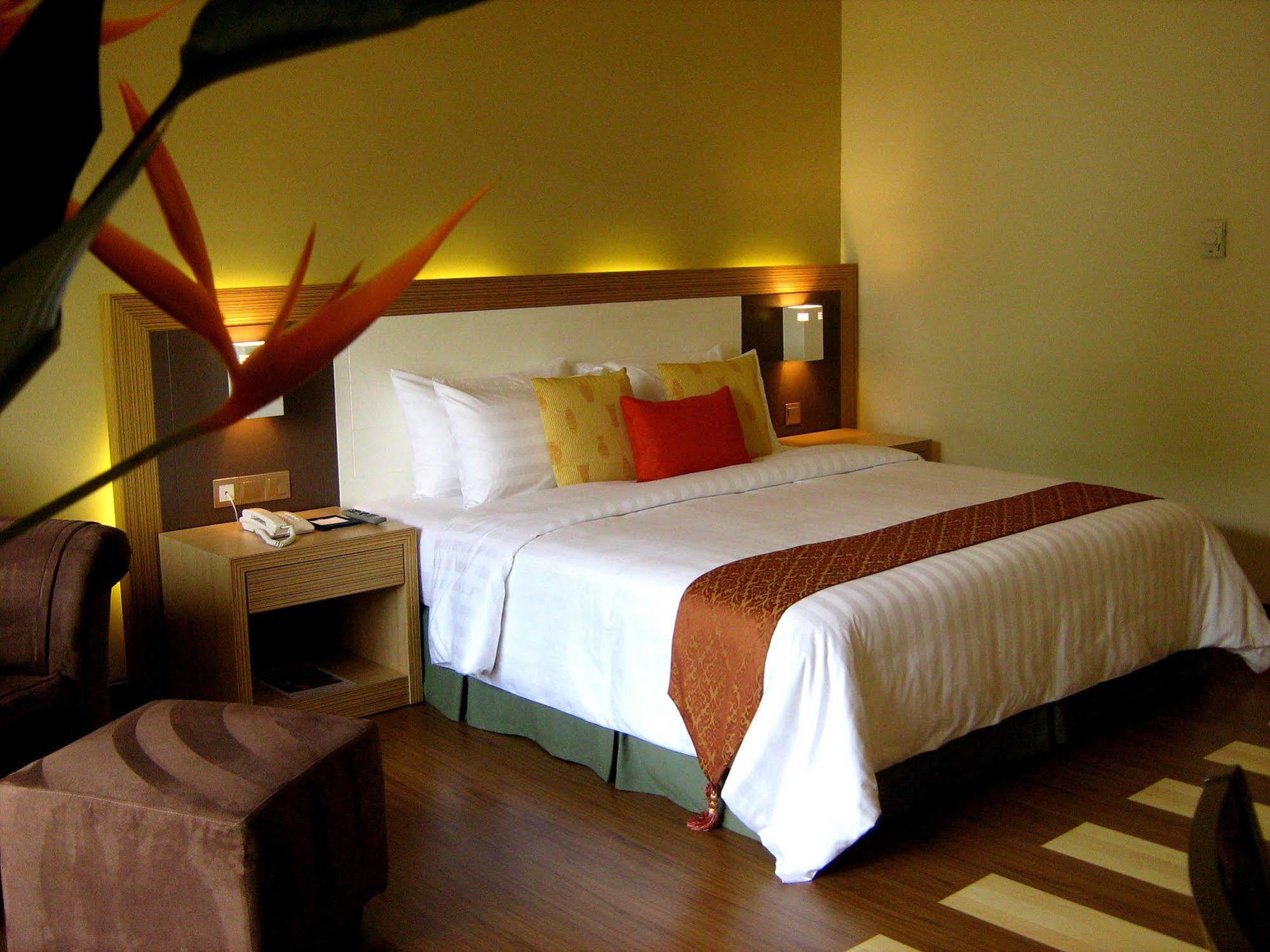Damai Puri Resort & Spa Kuching Exterior foto A room at the hotel